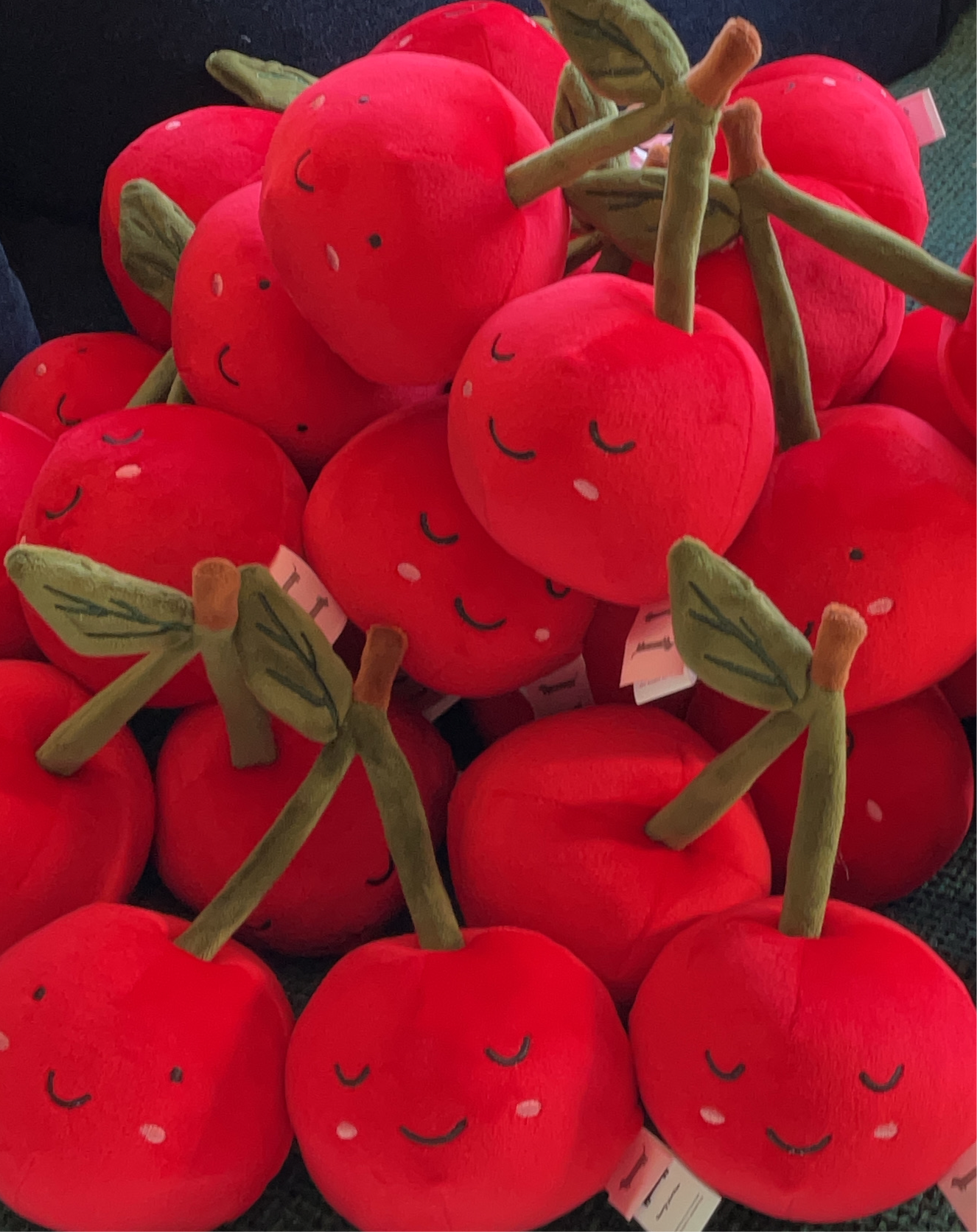 Cerises en peluche